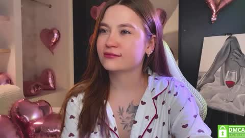 Snapshot of _nemalkovamia chatting on 02.15.26 Mia with a big heart online show from 02.15.26
