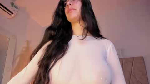 Niah  You can call me Ni or cutie haha online show from 01.10.25