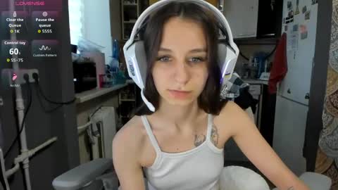 Snapshot of _nika_kik chatting on 05.14.26 Nika online show from 05.14.26