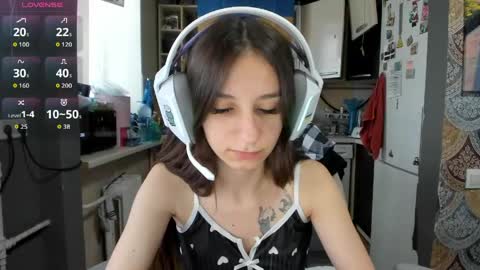 Snapshot of _nika_kik chatting on 05.15.26 Nika online show from 05.15.26