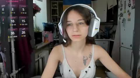 Snapshot of _nika_kik chatting on 06.26.26 Nika online show from 06.26.26