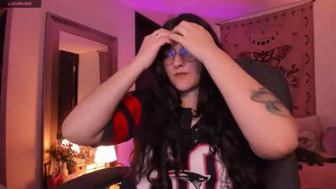 Snapshot of _peach__ chatting on 02.14.26 violeta ig online show from 02.14.26