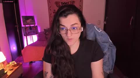 Snapshot of _peach__ chatting on 02.23.26 violeta ig online show from 02.23.26