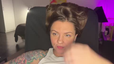  HADLY today day-off see u online 0112  online show from 12.12.24