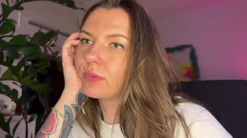  HADLY today day-off see u online 0112  online show from 12.24.24