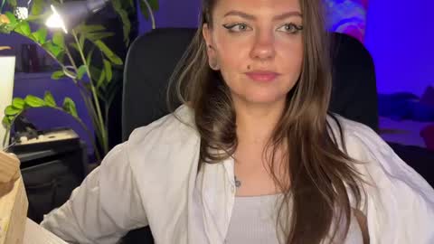  HADLY today day-off see u online 0112  online show from 01.28.25