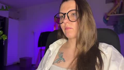  HADLY today day-off see u online 0112  online show from 02.13.25