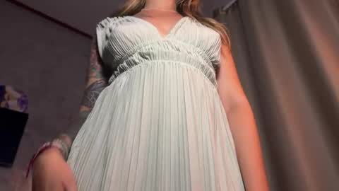  HADLY today day-off see u online 0112  online show from 11.29.25