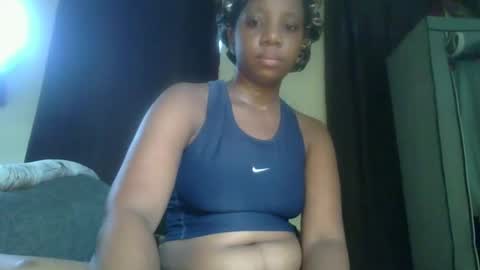 Snapshot of _queen_s chatting on 12.02.24 queen online show from 12.02.24