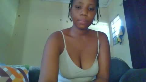 Snapshot of _queen_s chatting on 12.08.24 queen online show from 12.08.24