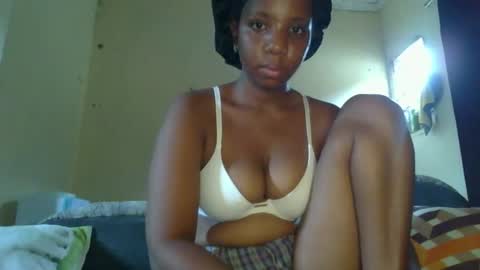 Snapshot of _queen_s chatting on 12.09.24 queen online show from 12.09.24