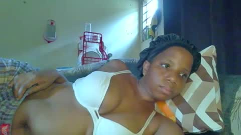 Snapshot of _queen_s chatting on 12.09.24 queen online show from 12.09.24