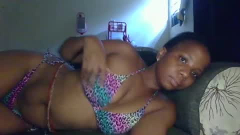 Snapshot of _queen_s chatting on 12.11.24 queen online show from 12.11.24