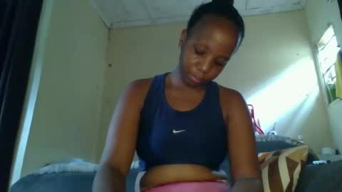 Snapshot of _queen_s chatting on 12.16.24 queen online show from 12.16.24