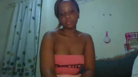 Snapshot of _queen_s chatting on 01.04.25 queen online show from 01.04.25