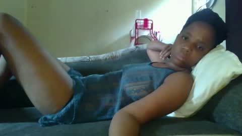 Snapshot of _queen_s chatting on 01.14.25 queen online show from 01.14.25