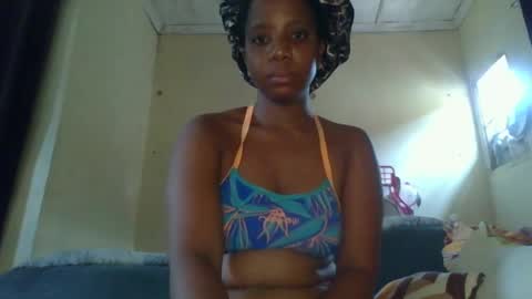 Snapshot of _queen_s chatting on 01.20.25 queen online show from 01.20.25