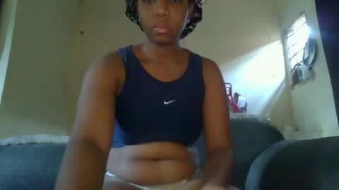 Snapshot of _queen_s chatting on 01.21.25 queen online show from 01.21.25