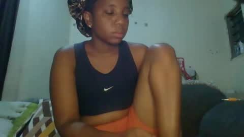 Snapshot of _queen_s chatting on 01.21.25 queen online show from 01.21.25