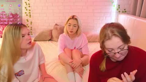 Snapshot of _ramune_ chatting on 09.30.25 Merlizz Eva Jane Mila Nicole  left to right  online show from 09.30.25