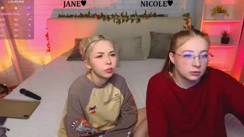 Merlizz Eva Jane Mila Nicole  left to right  online show from 04.28.26
