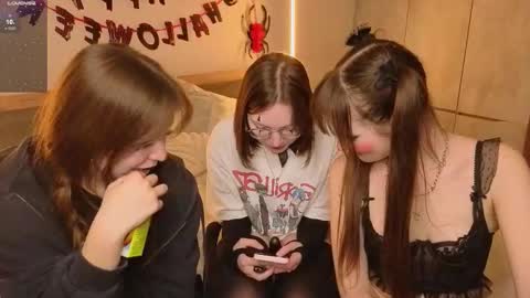 LISSAPVT IS OPEN online show from 10.31.25