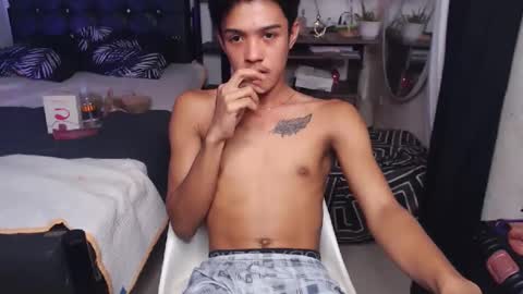 Snapshot of _robinmartinxx chatting on 02.27.25 _robinmartinxx online show from 02.27.25