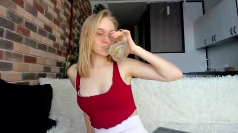 Snapshot of _ruby_kim chatting on 12.19.25 Ruby online show from 12.19.25