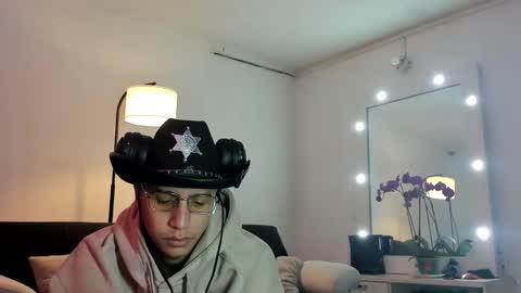 Snapshot of _sahhir chatting on 10.31.25 sair online show from 10.31.25