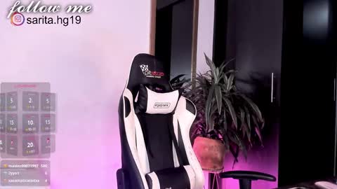 Snapshot of _sara_hernandez chatting on 02.28.25 Sara  intagram online show from 02.28.25