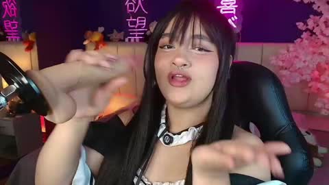 Snapshot of _sarahrose chatting on 05.19.26 Sara online show from 05.19.26