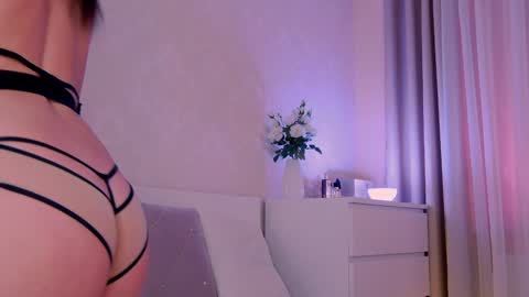 Snapshot of _seductive_ chatting on 02.08.25 Alya online show from 02.08.25