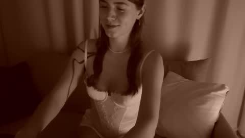 Snapshot of _sensualia_ chatting on 11.13.25 Lia online show from 11.13.25