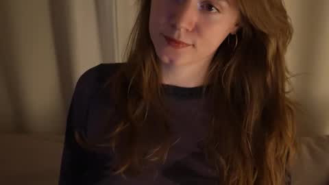 Snapshot of _sensualia_ chatting on 11.29.25 Lia online show from 11.29.25