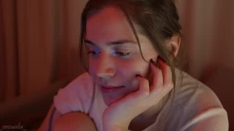 Snapshot of _sensualia_ chatting on 01.05.26 Lia online show from 01.05.26