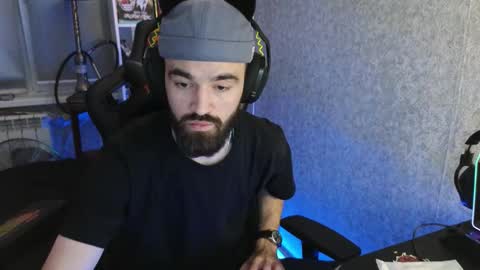 Snapshot of _serious_man chatting on 10.30.25 Ask me online show from 10.30.25