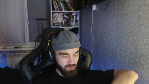 Snapshot of _serious_man chatting on 11.18.25 Ask me online show from 11.18.25