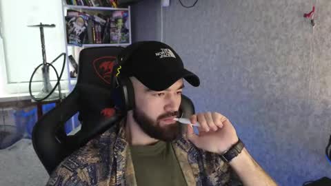 Snapshot of _serious_man chatting on 12.17.25 Ask me online show from 12.17.25