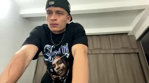 Juan Pablo-independent model online show from 09.16.25