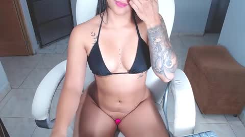 Snapshot of _sexychanel_ chatting on 02.23.25 Sara online show from 02.23.25