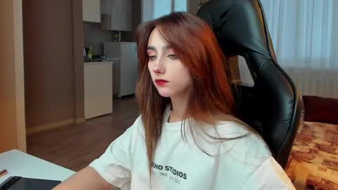 Snapshot of _silverdream chatting on 02.11.25 _silverdream online show from 02.11.25