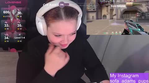 Snapshot of _sofia_adam_ chatting on 11.04.25 pups online show from 11.04.25