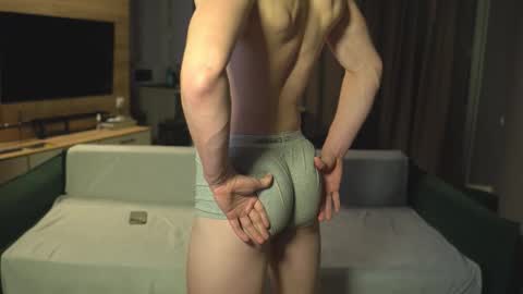 Snapshot of _sopranos_ chatting on 10.12.25 OLIVERpvt is open online show from 10.12.25