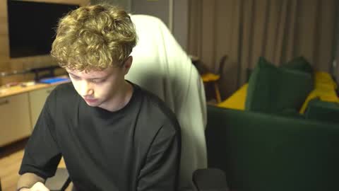 Snapshot of _sopranos_ chatting on 11.19.25 OLIVERpvt is open online show from 11.19.25