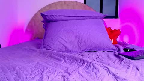 Snapshot of _ssusy_ chatting on 11.14.25 susy online show from 11.14.25