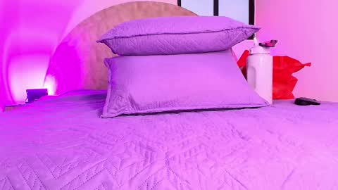 Snapshot of _ssusy_ chatting on 11.19.25 susy online show from 11.19.25