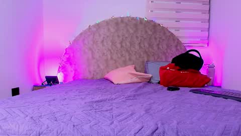 Snapshot of _ssusy_ chatting on 11.29.25 susy online show from 11.29.25