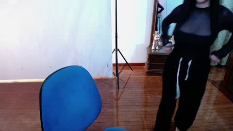 Snapshot of _the_dark_side_of_the_moon_ chatting on 02.08.25 _the_dark_side_of_the_moon_ online show from 02.08.25