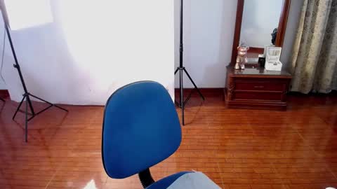 Snapshot of _the_dark_side_of_the_moon_ chatting on 02.16.25 _the_dark_side_of_the_moon_ online show from 02.16.25