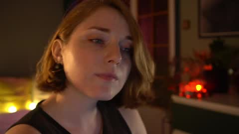 Snapshot of _the_sun_ chatting on 05.24.26 Evi online show from 05.24.26